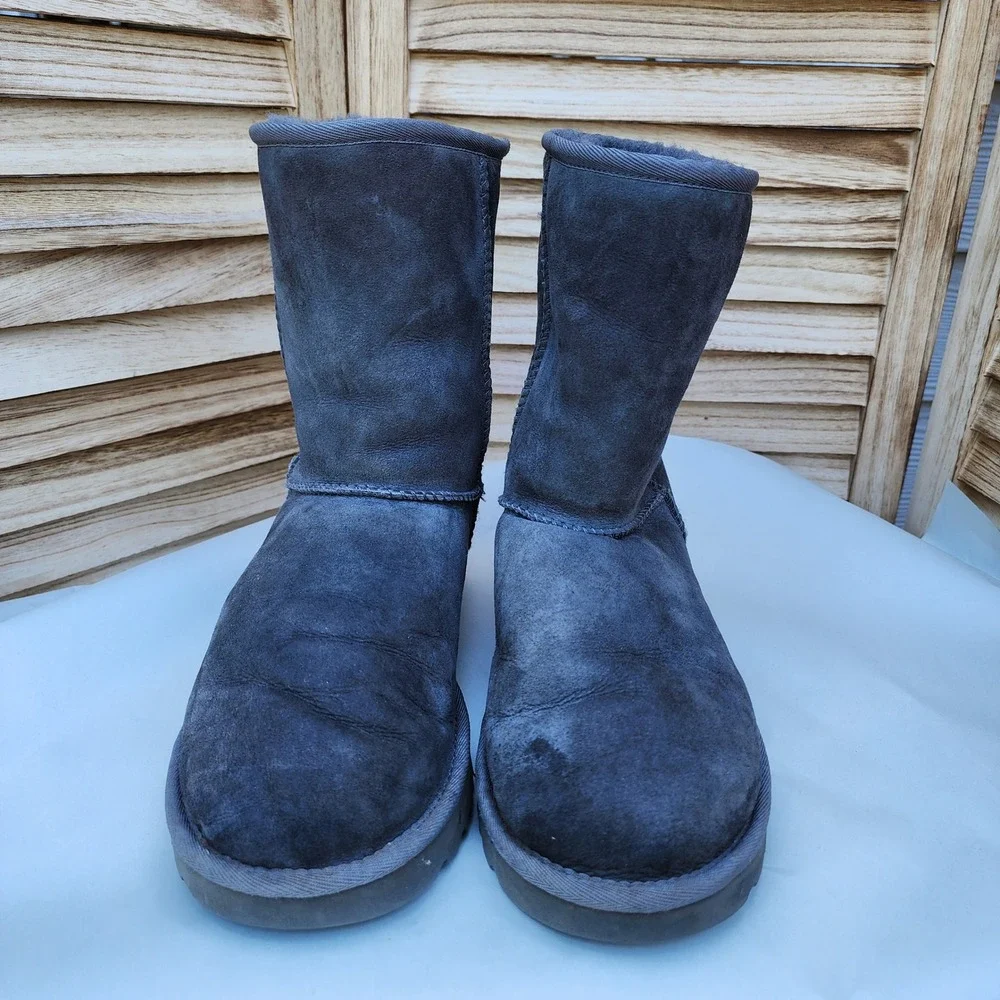 UGG Sz 11 Grey Y2K Suede Classic Short II Sheepskin Boots Shearling Cozy Warm